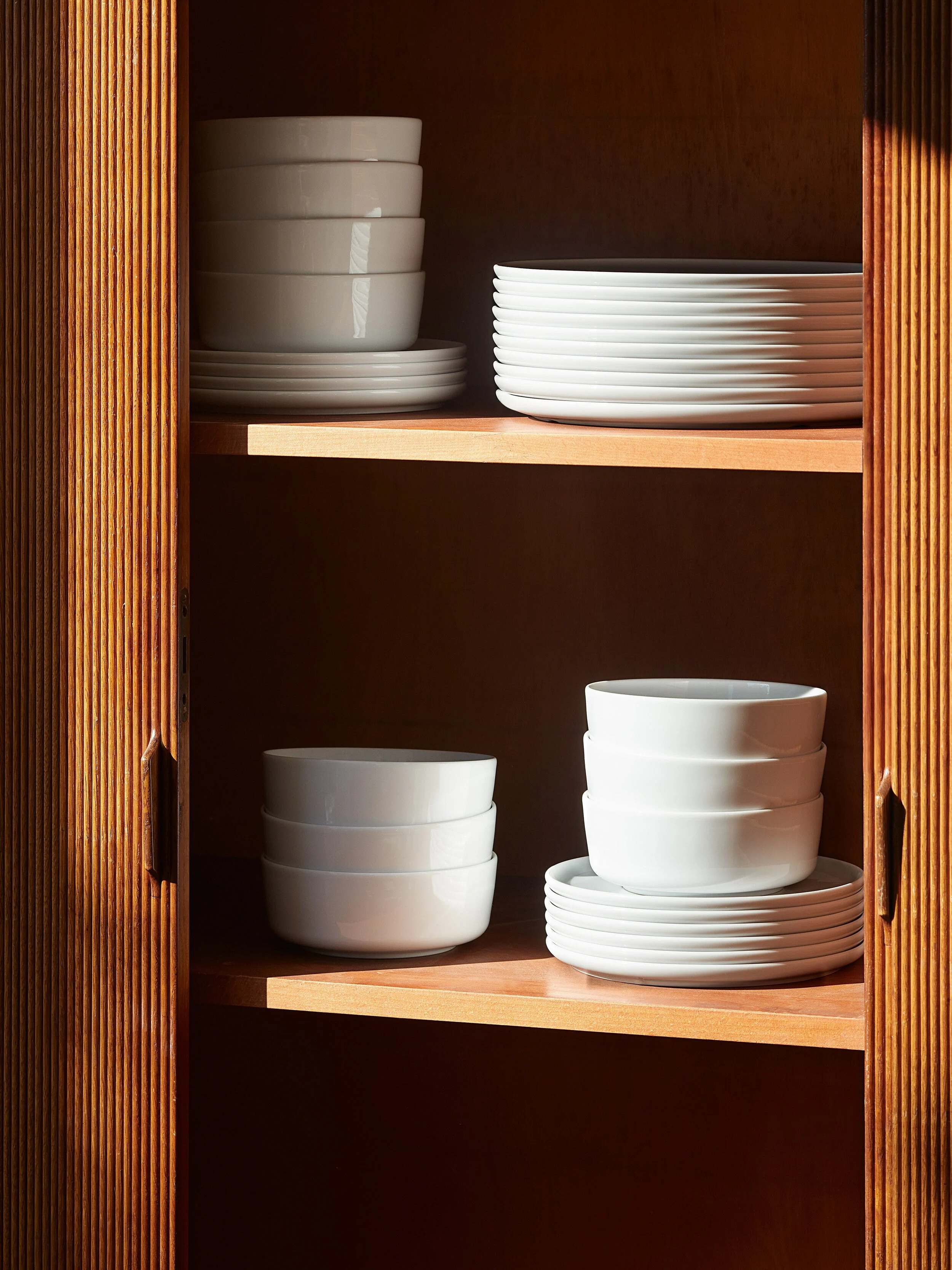 Dinnerware & Wine Glass Bundle (16 Piece) - Image 10