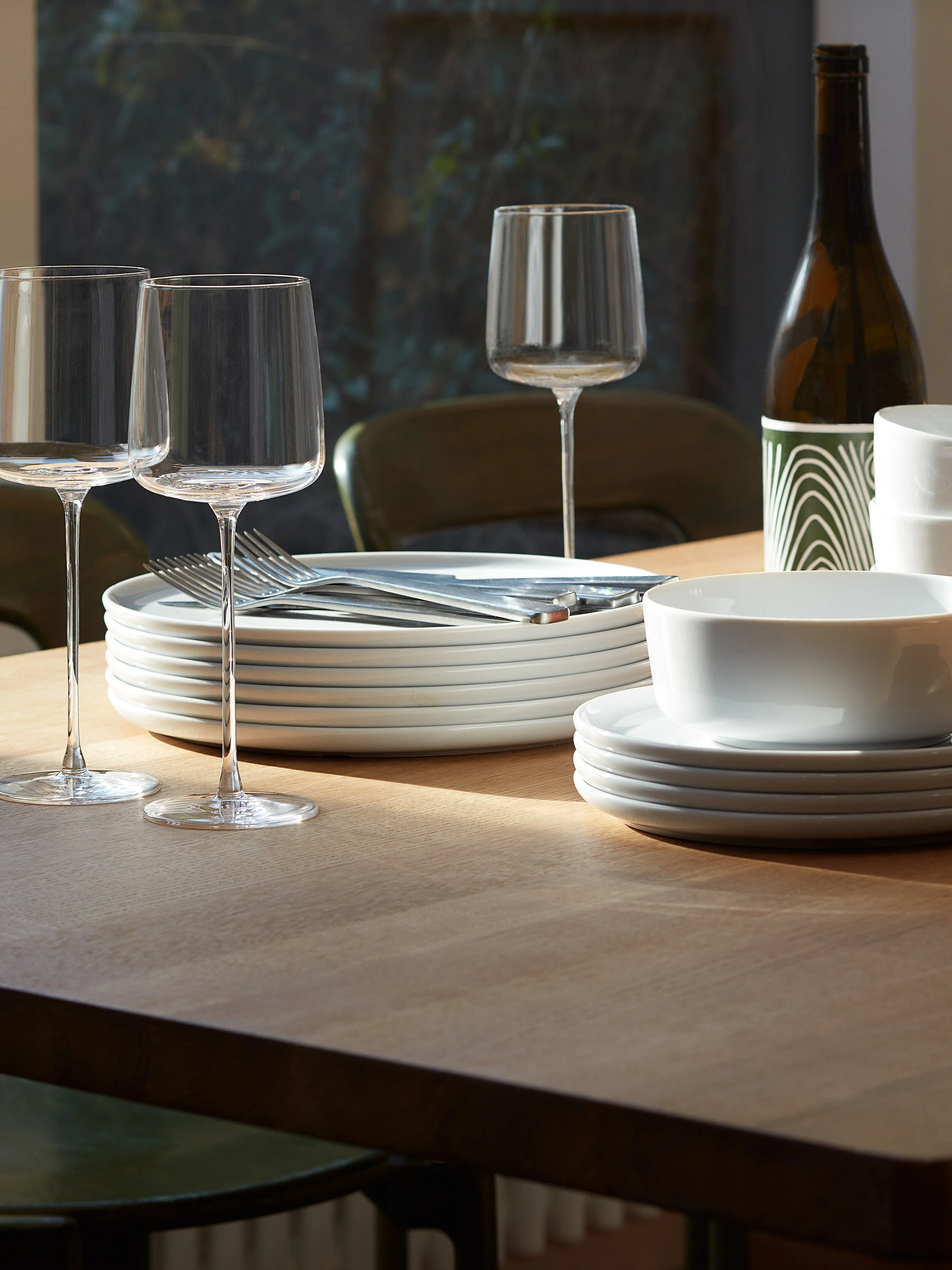 Dinnerware & Wine Glass Bundle (16 Piece) - Image 3